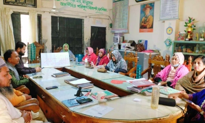 দুমকিতে প্রাথমিক সহকারী শিক্ষকদের কর্মবিরতি চলছে