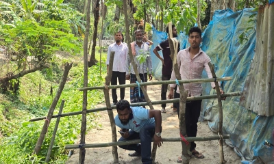 দুমকিতে রাস্তায় বেড়া দিয়ে ১০ পরিবারের চলাচল বন্ধের অভিযোগ
