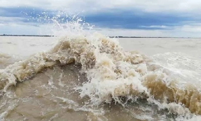 দৌলতদিয়া-পাটুরিয়ায় ফেরি চলাচল বন্ধ