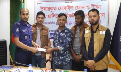 পিরোজপুরে ২০ মোবাইলসহ বিকাশ প্রতারণার টাকা উদ্ধার