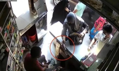 প্রকাশ্যে ব্যাগ থেকে পিস্তল বের করে যুবলীগ নেতার স্ত্রীর হুমকি