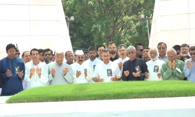 জিয়াউর রহমানের সমাধিতে শ্রদ্ধা জানালেন প্রধানমন্ত্রী