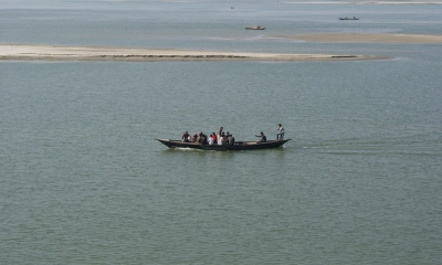 পদ্মায় কোস্ট গার্ডের অভিযানে ড্রেজার-বাল্কহেডসহ ১৩ জন আটক