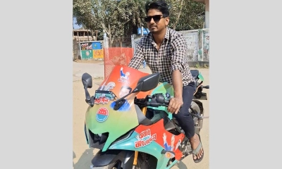ধানের শীষের প্রচারণায় ছাত্রদল নেতার ব্যতিক্রমী উদ্যোগ, নজর কেড়েছে সবার