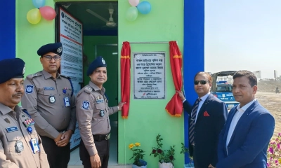 ট্রাফিক পুলিশ বক্স  উদ্বোধন করছেন পুলিশ সুপার মোহাম্মদ রহমত উল্লাহ । ছবি : রূপালী বাংলাদেশ