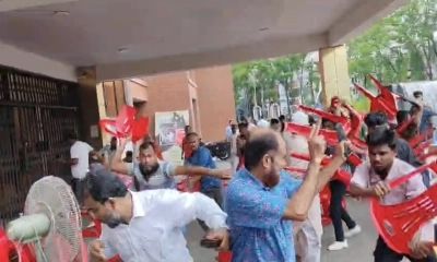 পবিপ্রবিতে ভিসিবিরোধী আন্দোলনে বহিষ্কৃত যুবদল নেতার নেতৃত্বে হামলা