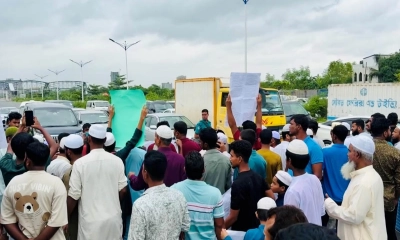 পূর্বাচলে বিভিন্ন দাবিতে এলাকাবাসীর মানববন্ধন ও বিক্ষোভ