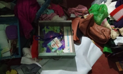 পুরো ঘর তছনছ করে মুখোশধারী ডাকাতদল।   ছবি- রূপালী বাংলাদেশ