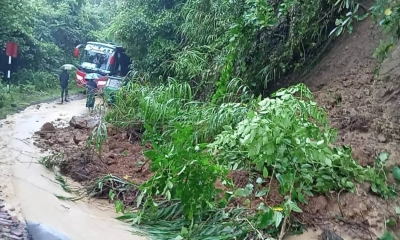 বাঘাইছড়ি সড়কে পাহাড় ধস: যান চলাচল বন্ধ