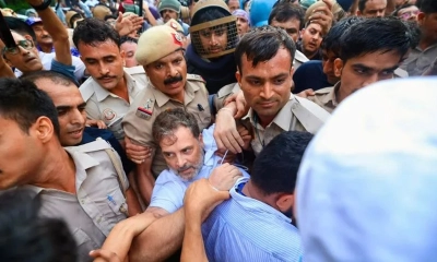 দিল্লিতে বিক্ষোভ থেকে রাহুল ও প্রিয়াঙ্কা গান্ধী আটক