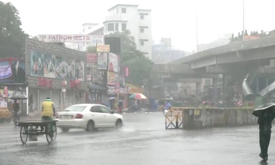 রাজধানীতে ঝরছে গুঁড়ি গুঁড়ি বৃষ্টি