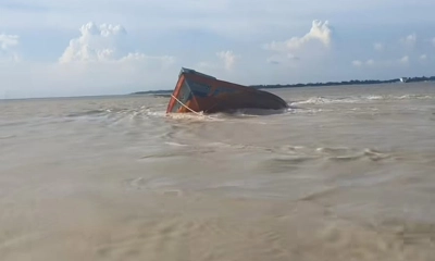 পদ্মায় প্রবল স্রোতে ডুবে গেল বালুবাহী বাল্কহেড