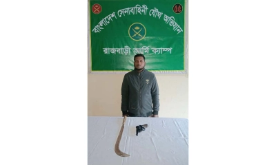 রাজবাড়ীতে সেনাবাহিনীর অভিযানে বিদেশি রিভলভার ও রামদাসহ যুবক আটক
