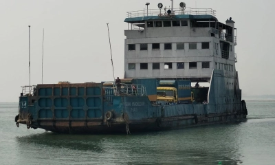 দৌলতদিয়া-পাটুরিয়া নৌরুটে ফেরি চলাচল বন্ধ