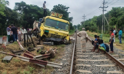 সাড়ে ৬ ঘণ্টা পর ঢাকা-খুলনা রুটে ট্রেন চলাচল স্বাভাবিক
