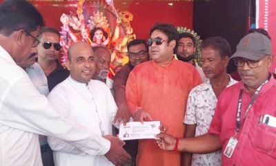 রাজশাহীতে তারেক রহমানের পক্ষ থেকে পূজামণ্ডপে নগদ অর্থ প্রদান