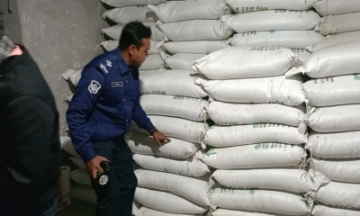 স্বেচ্ছাসেবক লীগ নেতার বাড়িতে পাওয়া গেল ৪৪৪ বস্তা সার