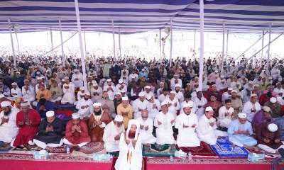 রাজশাহীতে ঈদের জামাতে দেশ ও জাতির শান্তি কামনায় দোয়া
