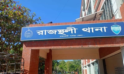 সাড়ে ২১ লাখ টাকার বিদেশি সিগারেট জব্দ, ৪ পাচারকারী আটক