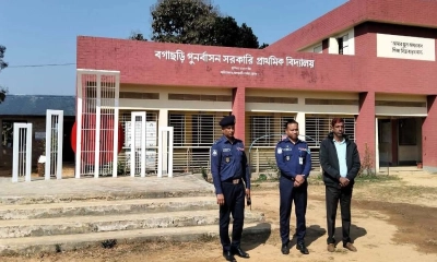 ভোটকেন্দ্র পরিদর্শন করলেন রাঙামাটির পুলিশ সুপার রকিব
