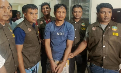 আটক মিজানুর রহমান মনু। ছবি : রূপালী বাংলাদেশ