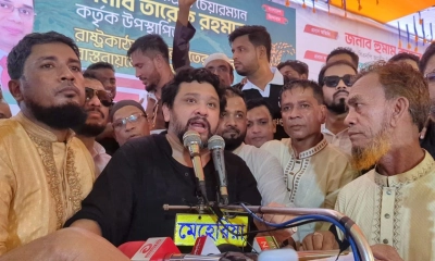 রাঙ্গুনিয়ার পদুয়ার জনসভায় প্রধান অতিথির বক্তব্য দেন হুমাম কাদের চৌধুরী। ছবি- রূপালী বাংলাদেশ