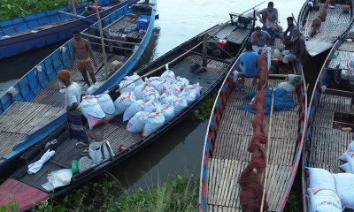 উল্লাপাড়ায় বর্ষার পানিতে নৌকাই একমাত্র ভরসা