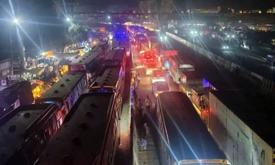 সড়কে বেড়েছে যানবাহনের চাপ, ১০ কিলোমিটার যানজট