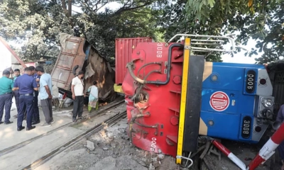 চট্টগ্রামে ট্রেনে লরির ধাক্কা, নিহত ১