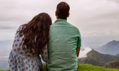 যে কারণে বেশি বয়সের নারীদের প্রেমে পড়েন পুরুষরা