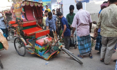 বাধ্য হয়েই অনিরাপদ রিকশায় চলাচল করছেন যাত্রীরা, বাড়ছে যানজট ও দুর্ঘটনা