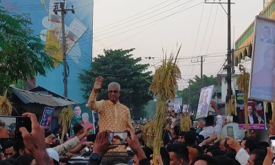 সীতাকুন্ডে গণসংযোগে বিএনপির এমপি পদপ্রার্থী কাজী মোহাম্মদ সালাউদ্দিন। ছবি- রূপালী বাংলাদেশ