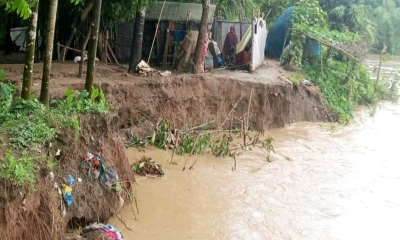 নদী ভাঙনে বিলীন হচ্ছে স্থাপনা ও ফসলি জমি