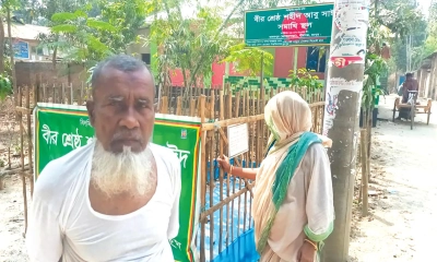 ছেলে হত্যার বিচার না পেয়ে কাঁদছেন আবু সাঈদের বাবা-মা