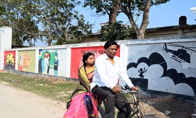 শ্বশুরের বাইসাইকেলে চেপে এসে জীবনে প্রথম ভোট দিলেন পুত্রবধূ