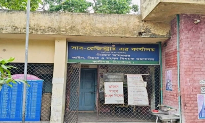 কালীগঞ্জে সাব-রেজিস্ট্রি অফিসে সমিতির নামে চাঁদাবাজি