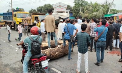 তেল না পেয়ে ঢাকা-খুলনা মহাসড়ক অবরোধ