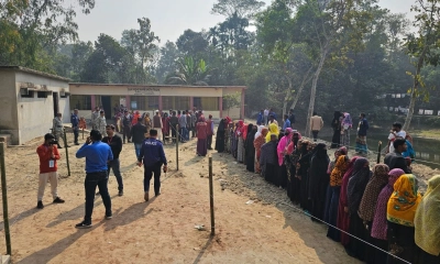 হালুয়াঘাটে নারী ভোটারদের উপচে পড়া ভিড়