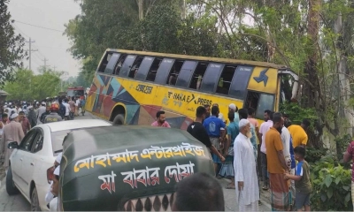 সিরাজগঞ্জে বাসচাপায় অটোভ্যানের ৩ যাত্রী নিহত