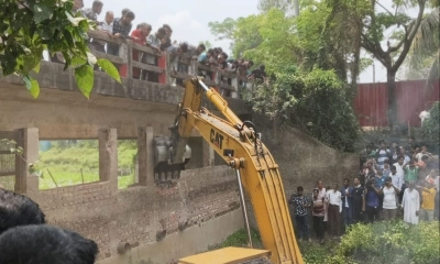 লাকসামে এমপির নির্দেশে জলাবদ্ধতা নিরসনে অবৈধ বাঁধ অপসারণ