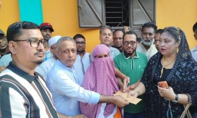 দাগনভূঞায় অগ্নিকাণ্ডে ক্ষতিগ্রস্ত ৪ পরিবারকে বিএনপি নেতার সহায়তা