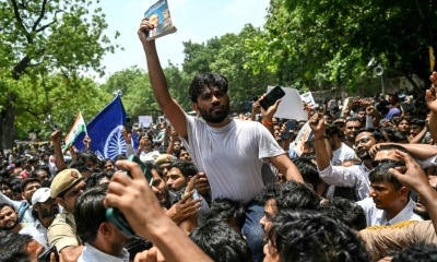 ককরোচ জনতা পার্টির বিক্ষোভে উত্তাল দিল্লি