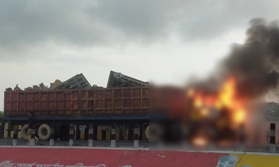 সীতাকুণ্ডে চলন্ত স্ক্র্যাপবোঝাই লরিতে আগুন, এক ঘণ্টা যান চলাচল বন্ধ