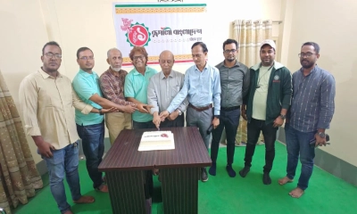 চট্টগ্রামে কেক কেটে রূপালী বাংলাদেশের বর্ষপূর্তি উদযাপন