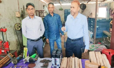 ওয়ার্কশপে অবৈধ আগ্নেয়াস্ত্র তৈরি, পিস্তলসহ সরঞ্জাম উদ্ধার