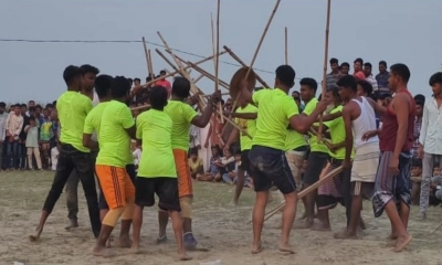 গুরুদাসপুরে ঐতিহ্যবাহী লাঠিবাড়ি খেলা 