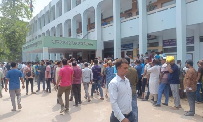 চুয়াডাঙ্গায় ফুয়েল কার্ড নিতে ভিড়, ভোগান্তিতে মোটরসাইকেল চালক