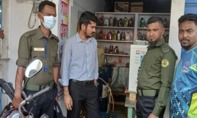 রাজশাহীতে বিপুল পরিমাণ পেট্রোল উদ্ধার, ব্যবসায়ীকে জরিমানা