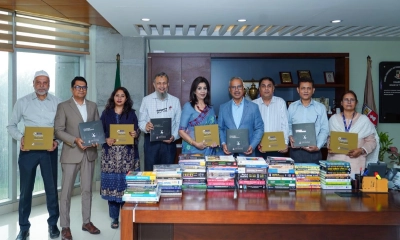 বিইউএফটিতে শারমিন তিথির ১০১টি বই উপহার ও ম্যাগাজিন উন্মোচন