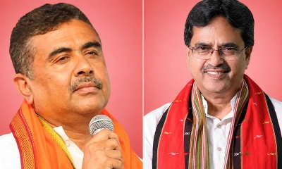 শুভেন্দু ও মানিক সাহাকে আম উপহার বাংলাদেশের   